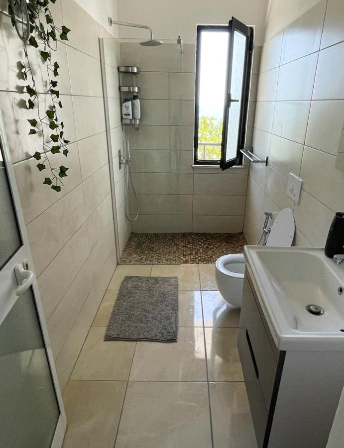 Nostalgic Sea View Apartments Durres Bagian luar foto