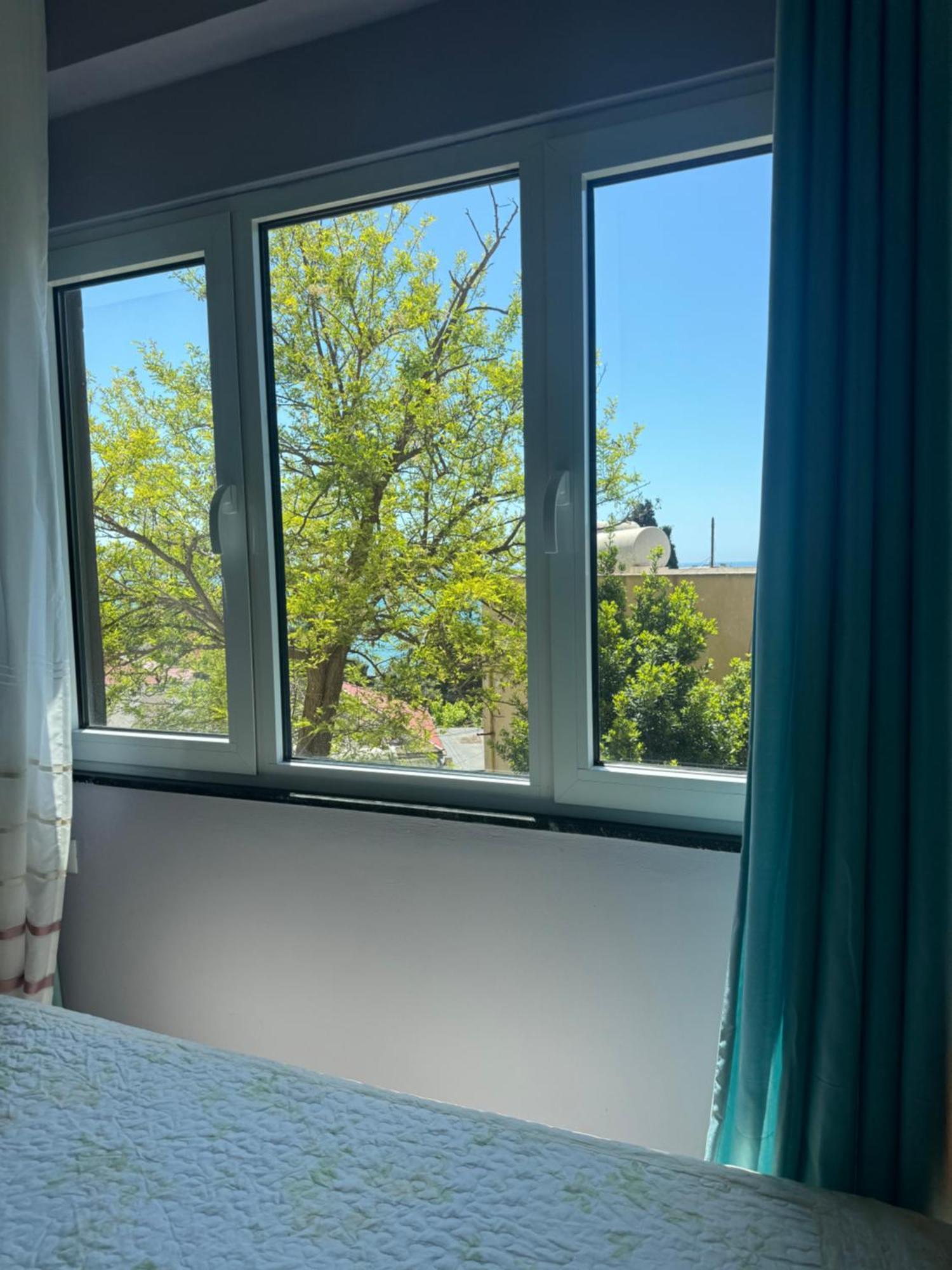 Nostalgic Sea View Apartments Durres Bagian luar foto